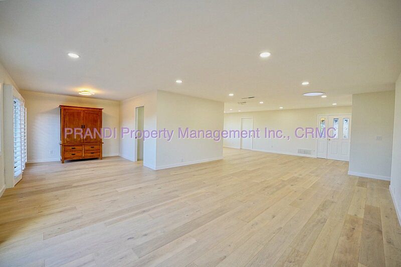 110 Kaden Dr photo 5