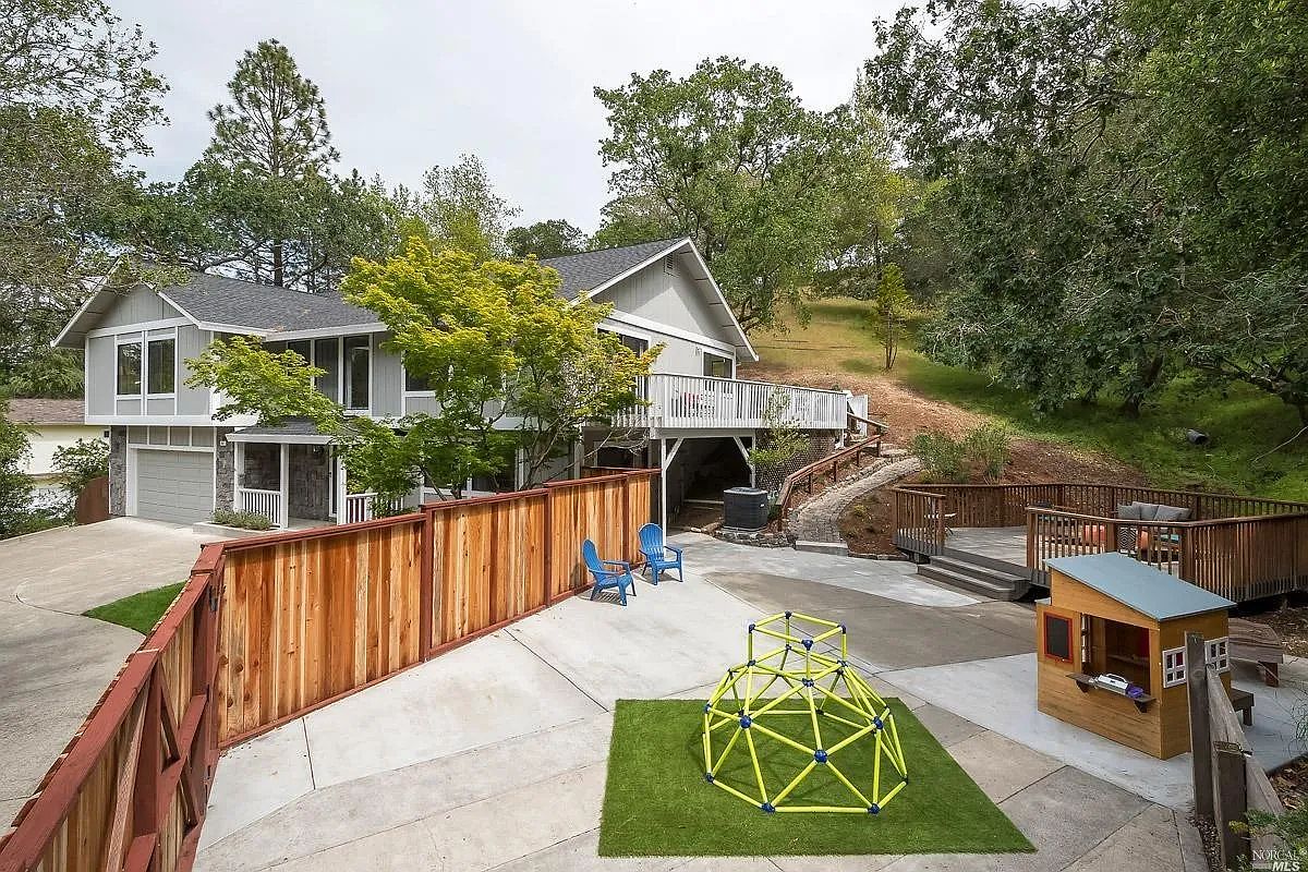 101 Brown Dr photo 2