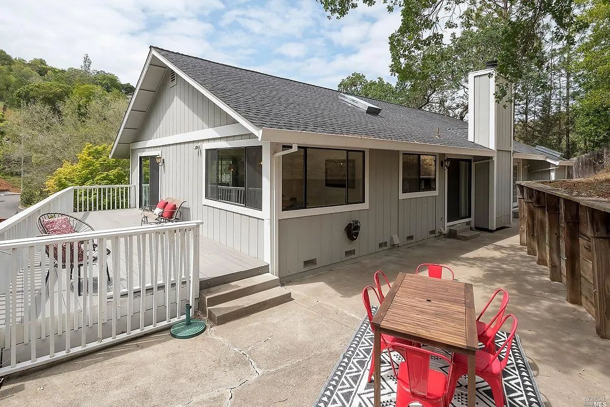 101 Brown Dr photo 4