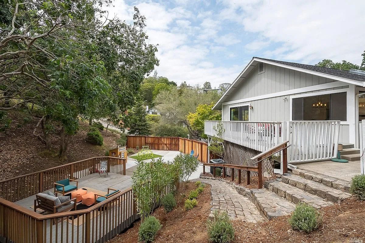 101 Brown Dr photo 3