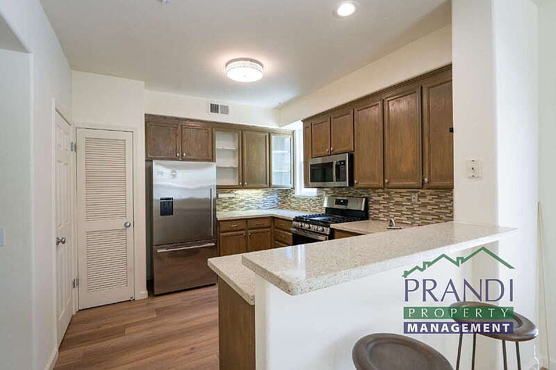 82 Arnold Dr photo 3