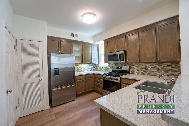 82 Arnold Dr photo 4