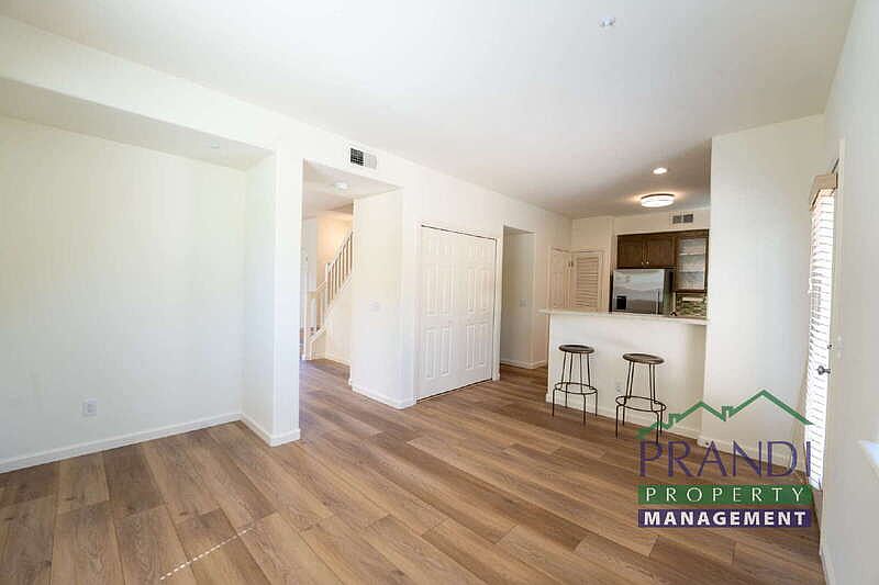 82 Arnold Dr photo 5