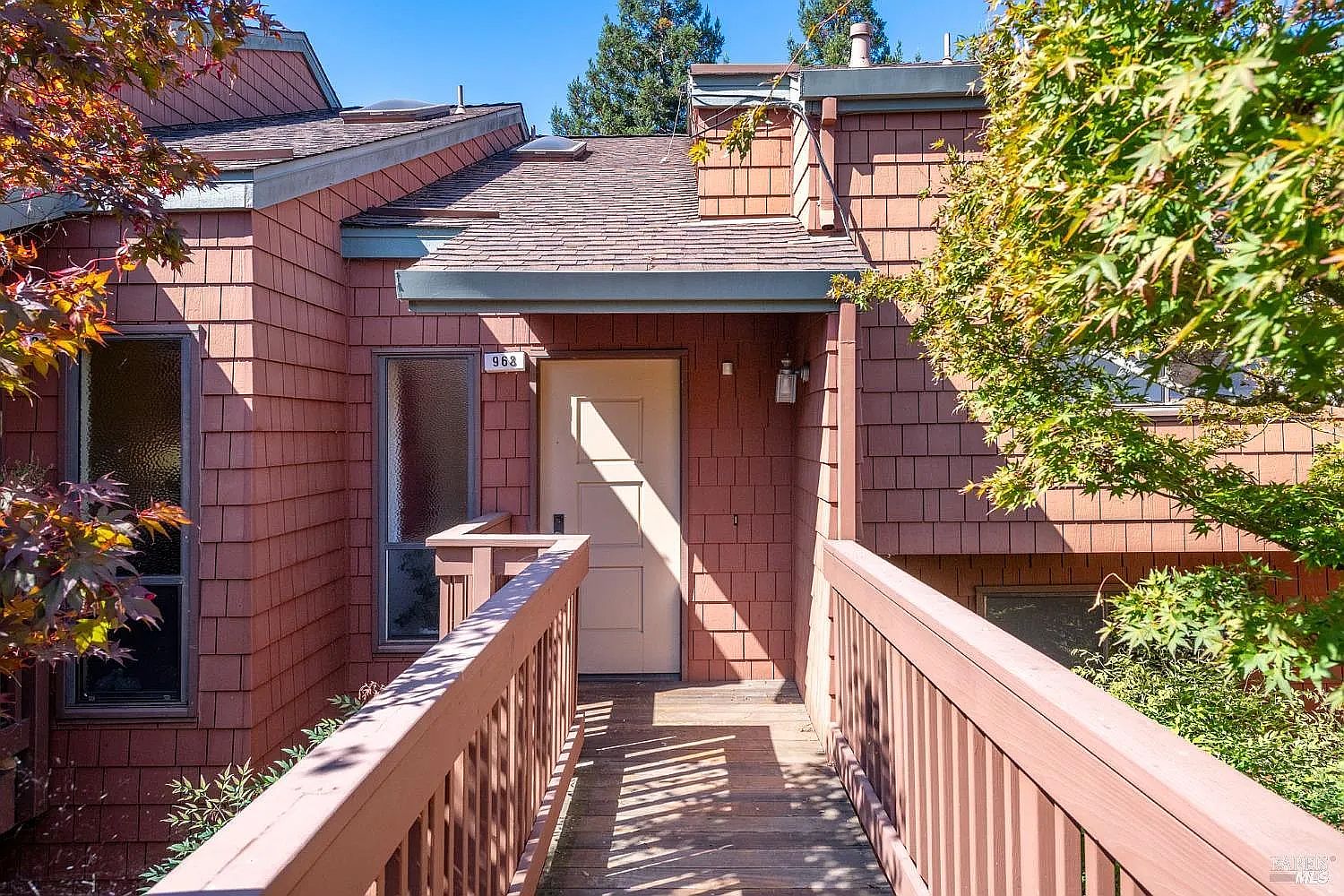 968 Arlene Way photo 3