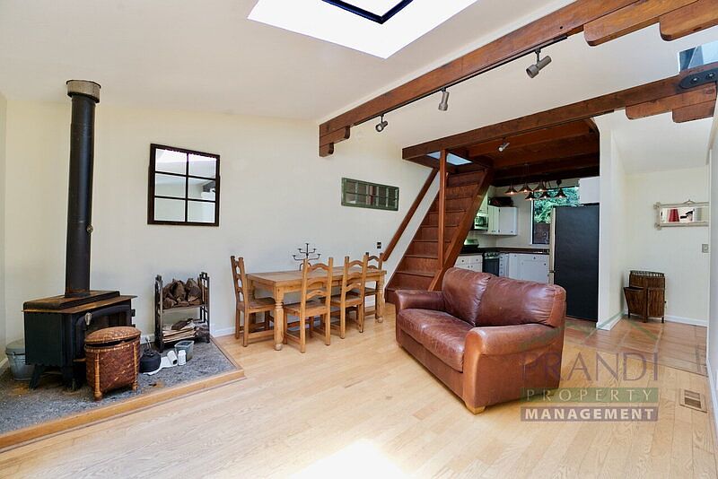 51 Aztec Ave photo 2