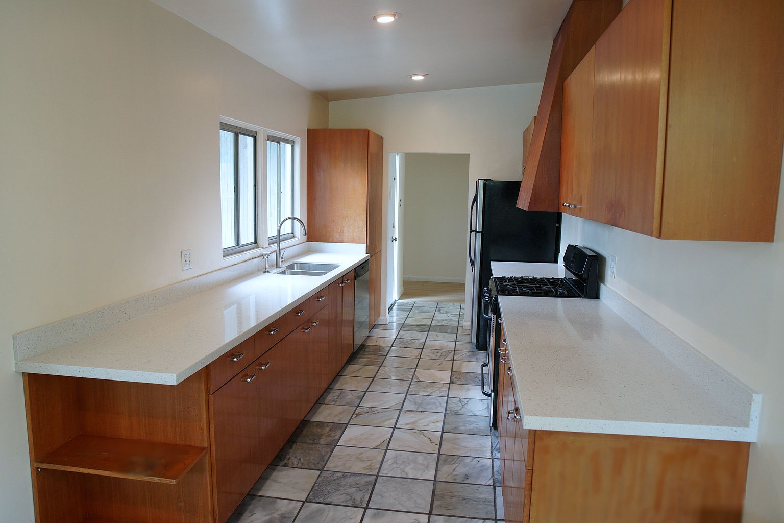 678 Las Colindas Rd photo 2
