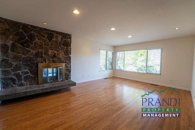 20 Portola Ave photo 5