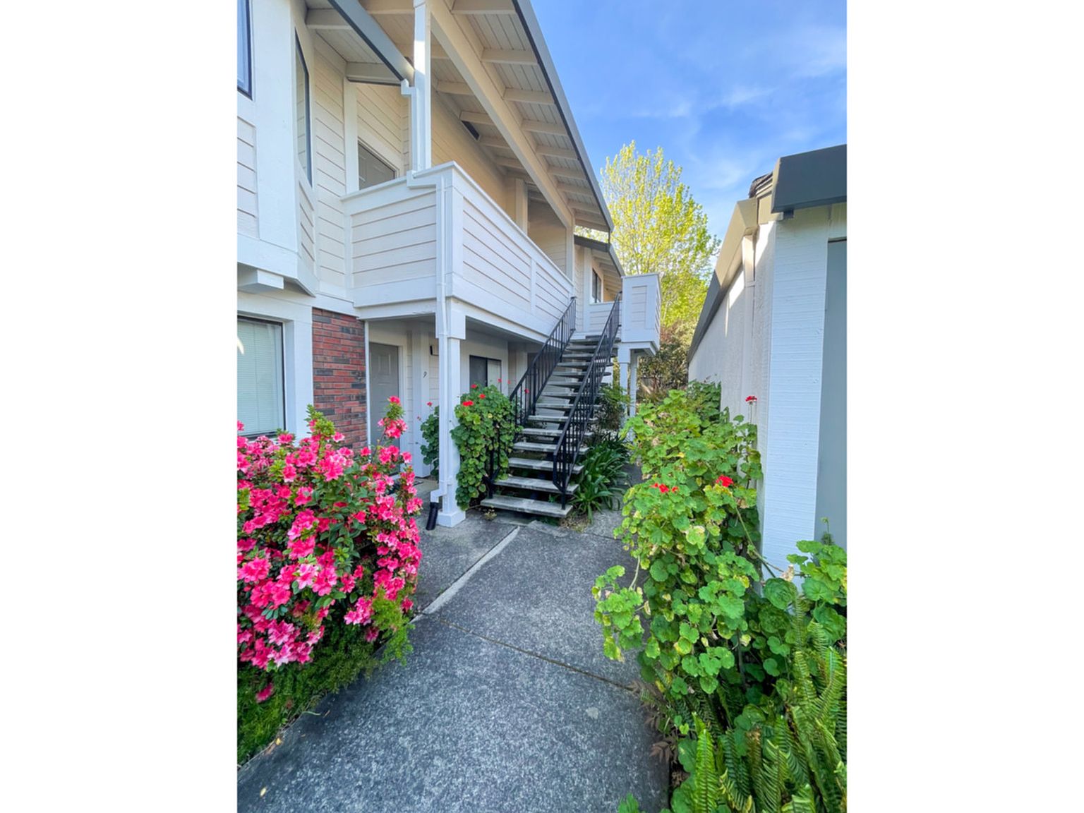2BR/2BA Condo on Picadilly Ct · San Rafael