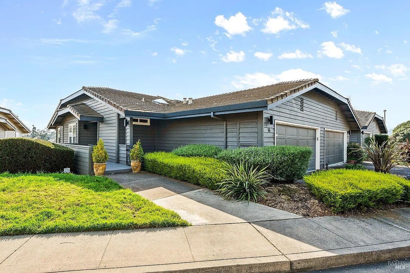 66 Heritage Dr photo 3