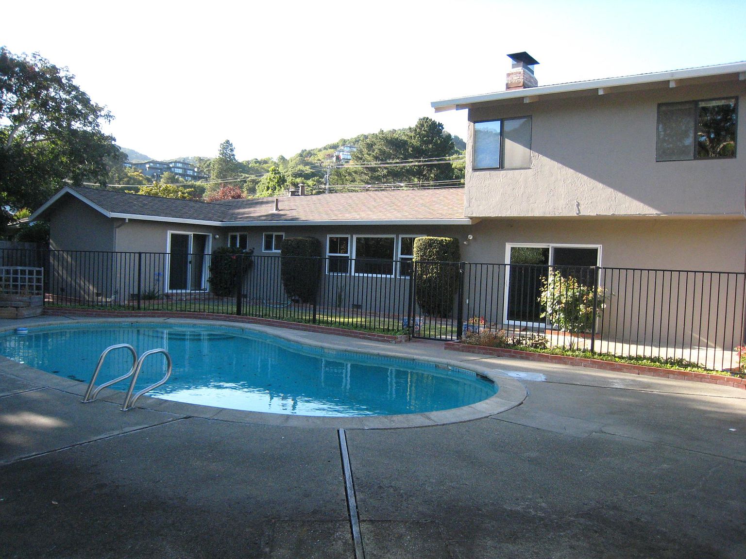 63 Robinhood Dr photo 2