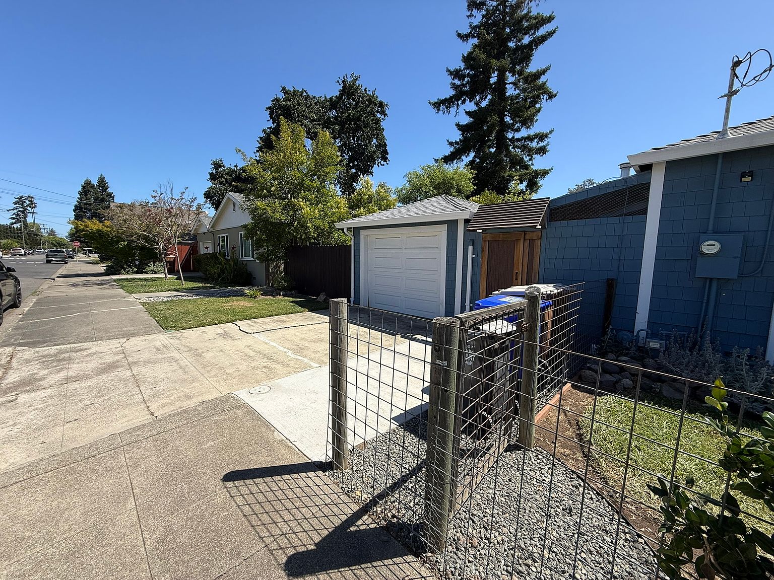1696 F St photo 3