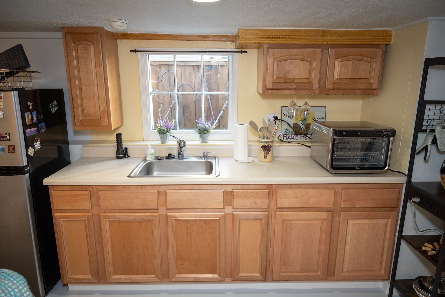1605 Main St photo 2