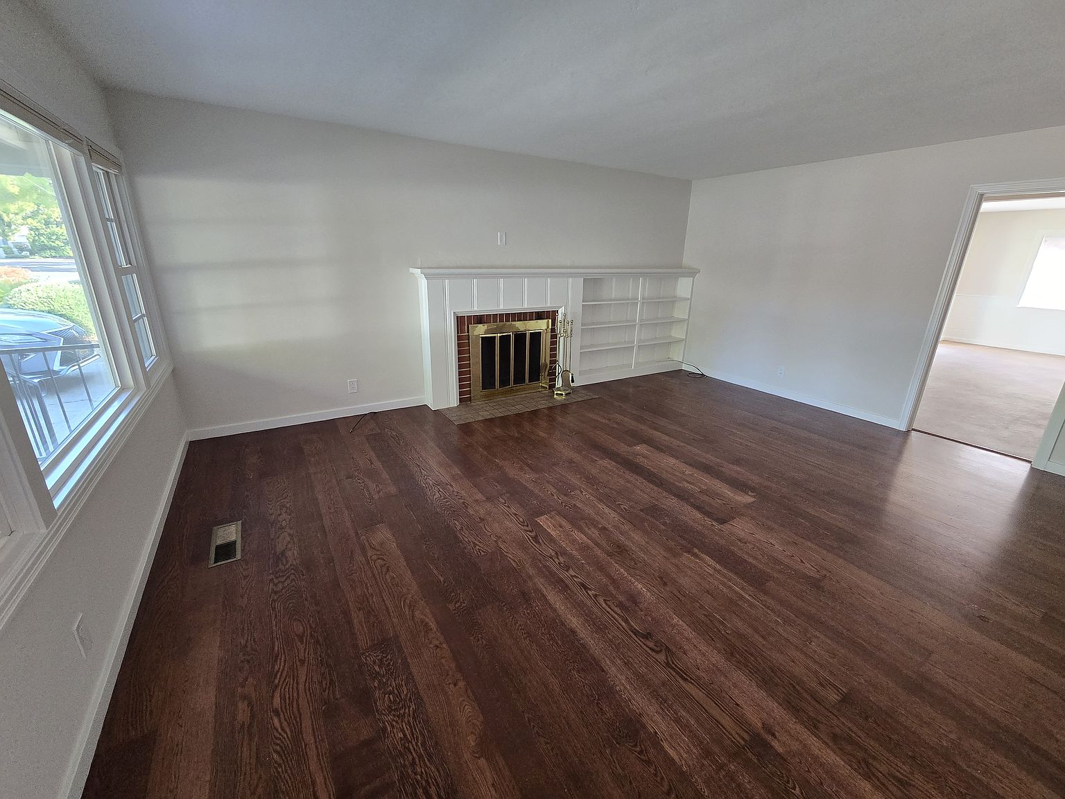 360 Monroe St photo 5