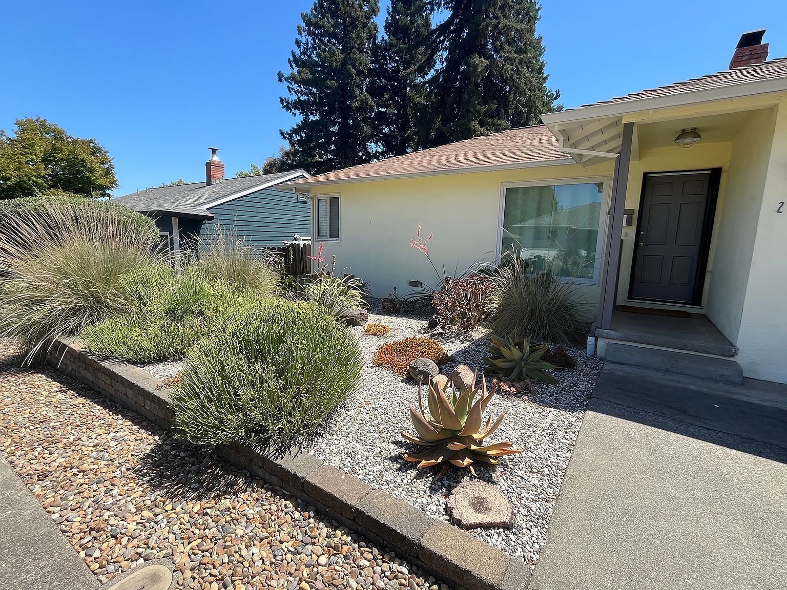 2BR/1BA Single Family House on Sunrise Dr · Napa photo 4