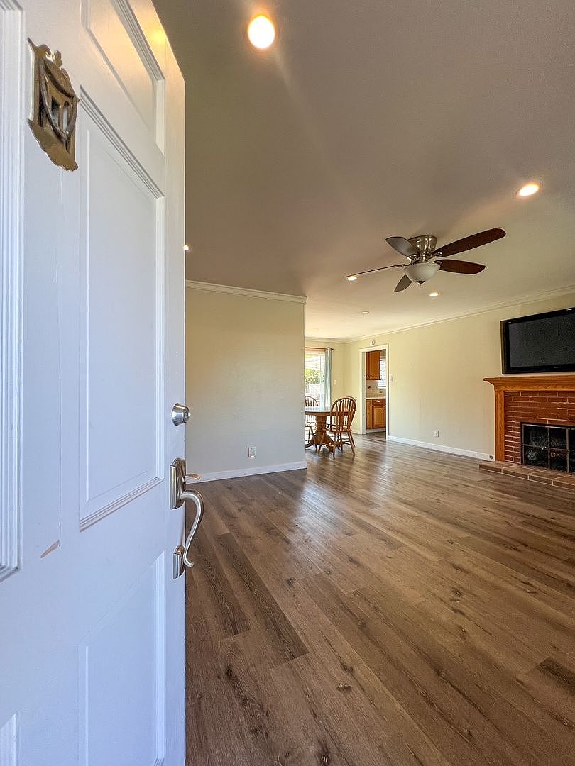 3BR/1BA Single Family House on Webber St · Napa photo 3