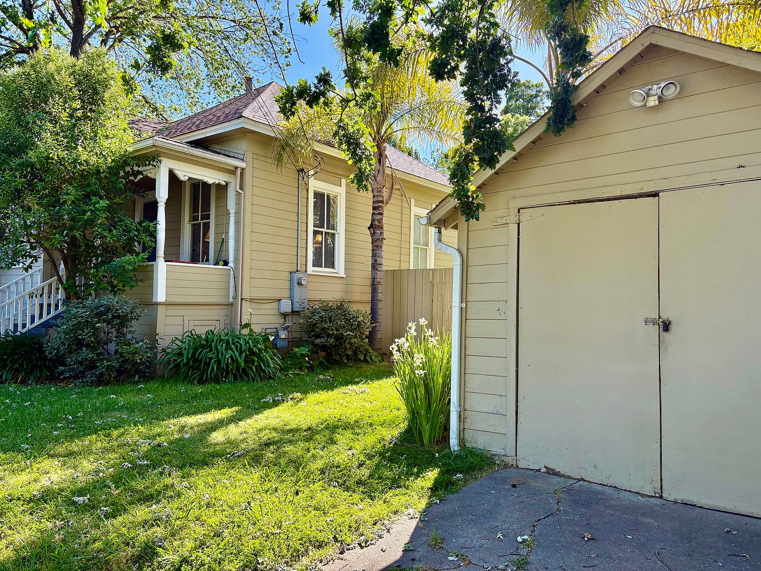 115 Coombs St photo 2