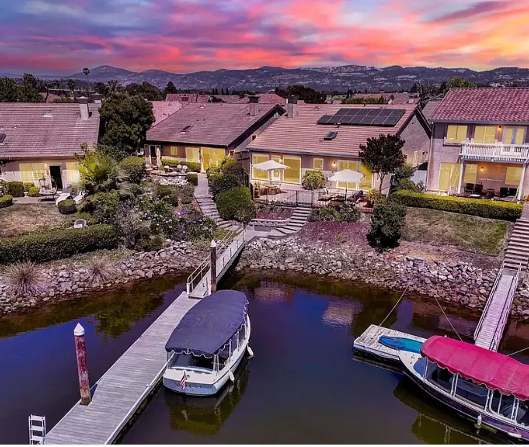 25 Sea Breeze Ct photo 3