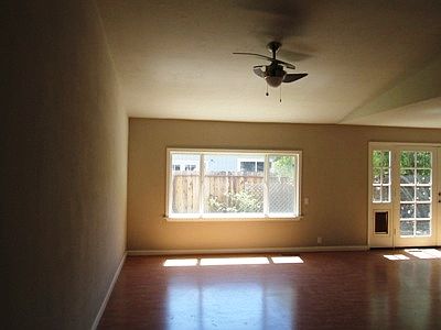 723 Joseph Ct photo 4