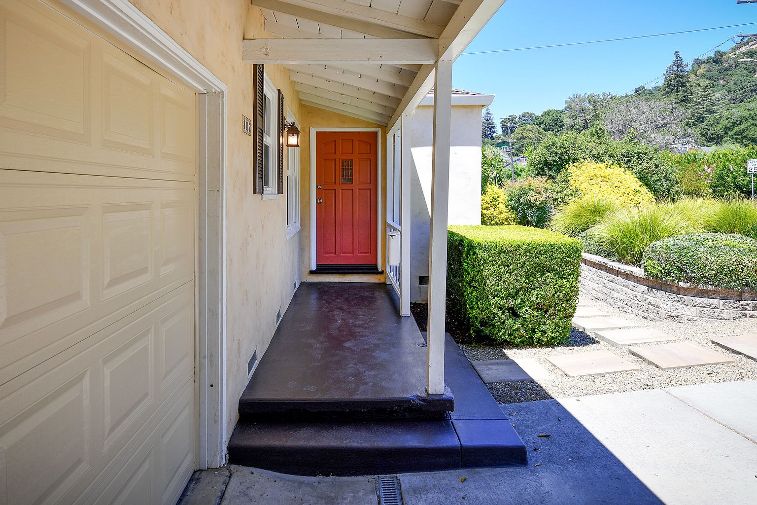 1415 Meek Ave photo 3