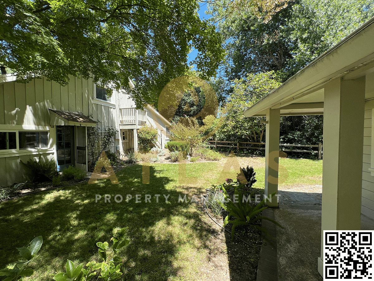 1064 Berry Ln photo 3