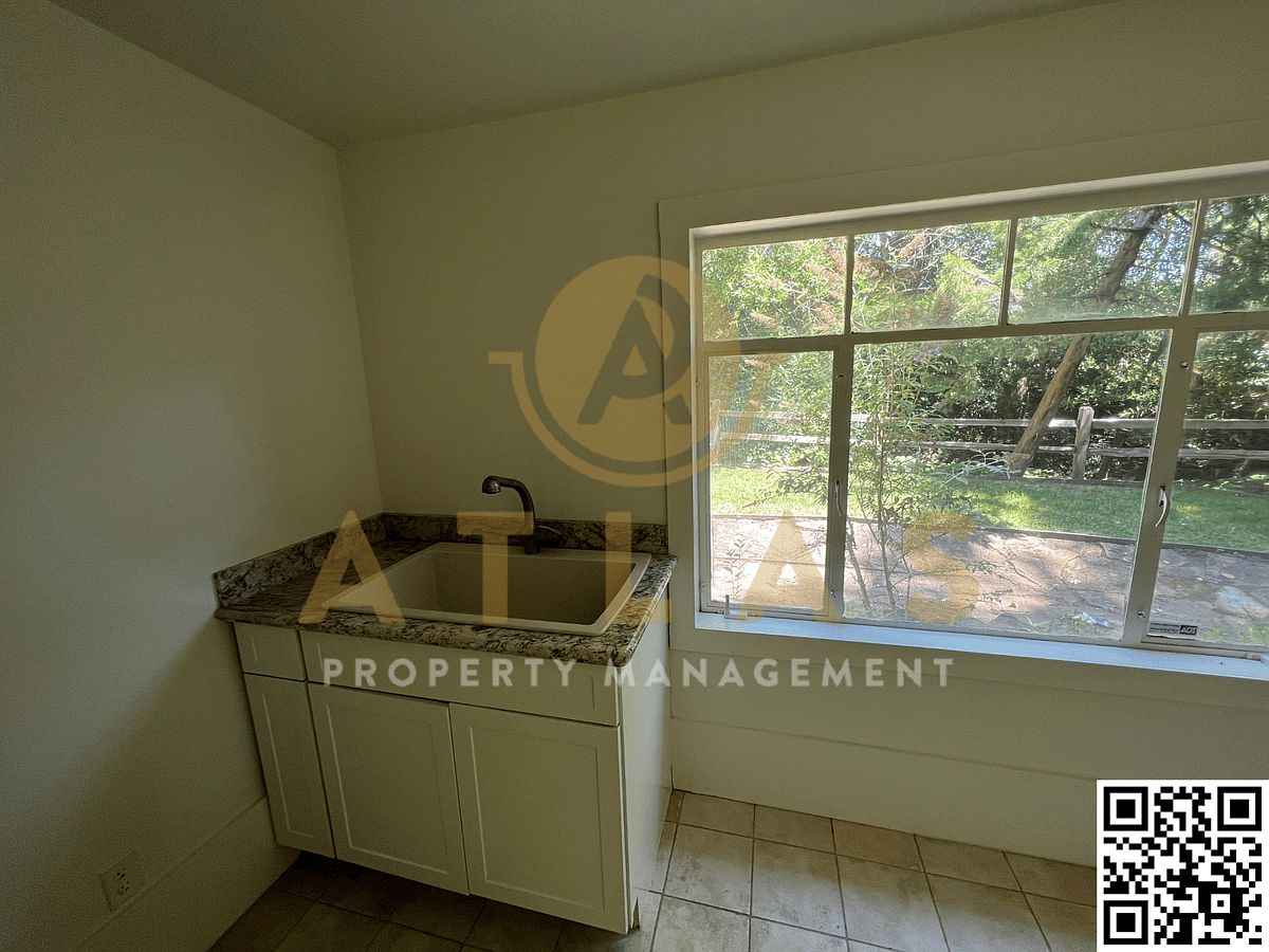 1064 Berry Ln photo 2