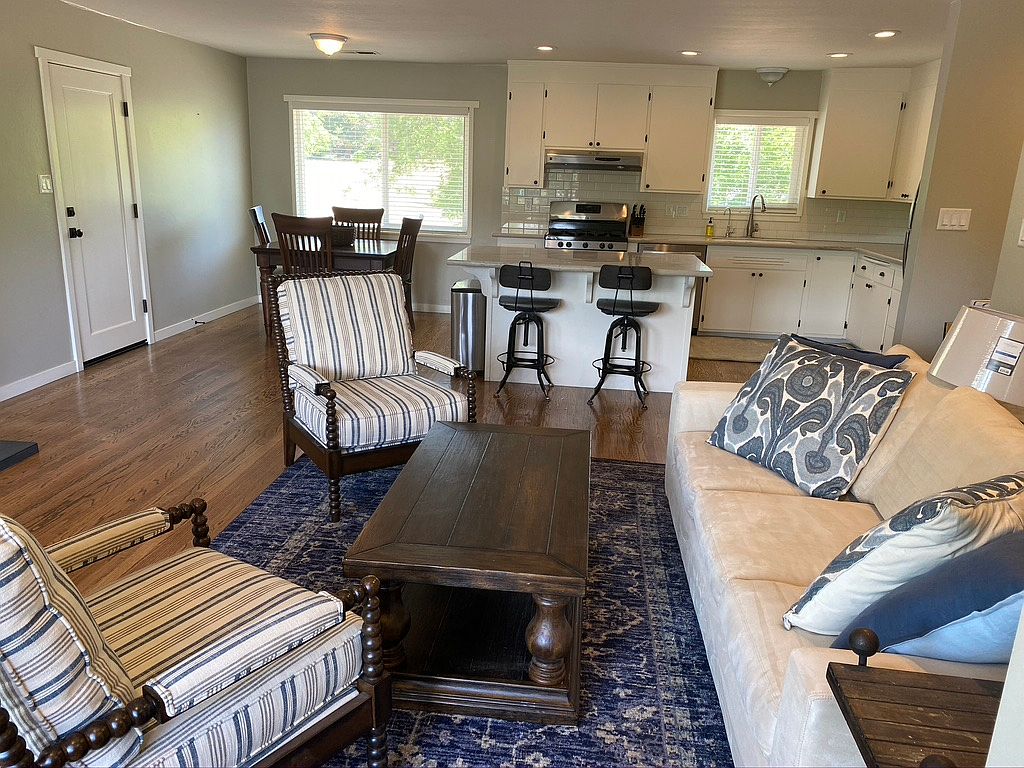 1198 Olive Hill Ln photo 2