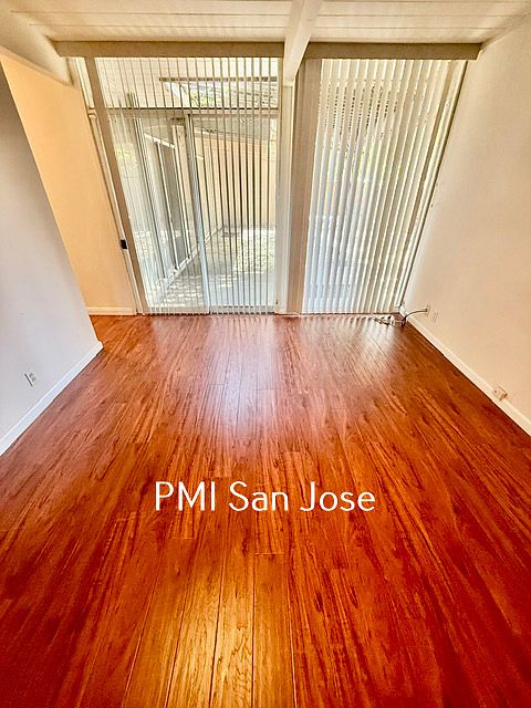 2066 Sandalwood Ct photo 3