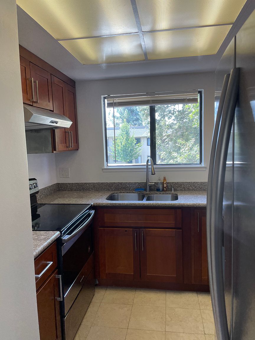 1052 N Abbott Ave photo 5