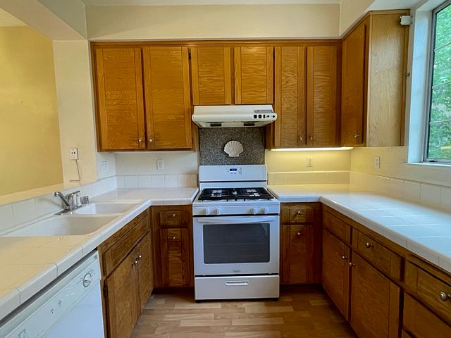 1591 Larkwood Ct photo 3