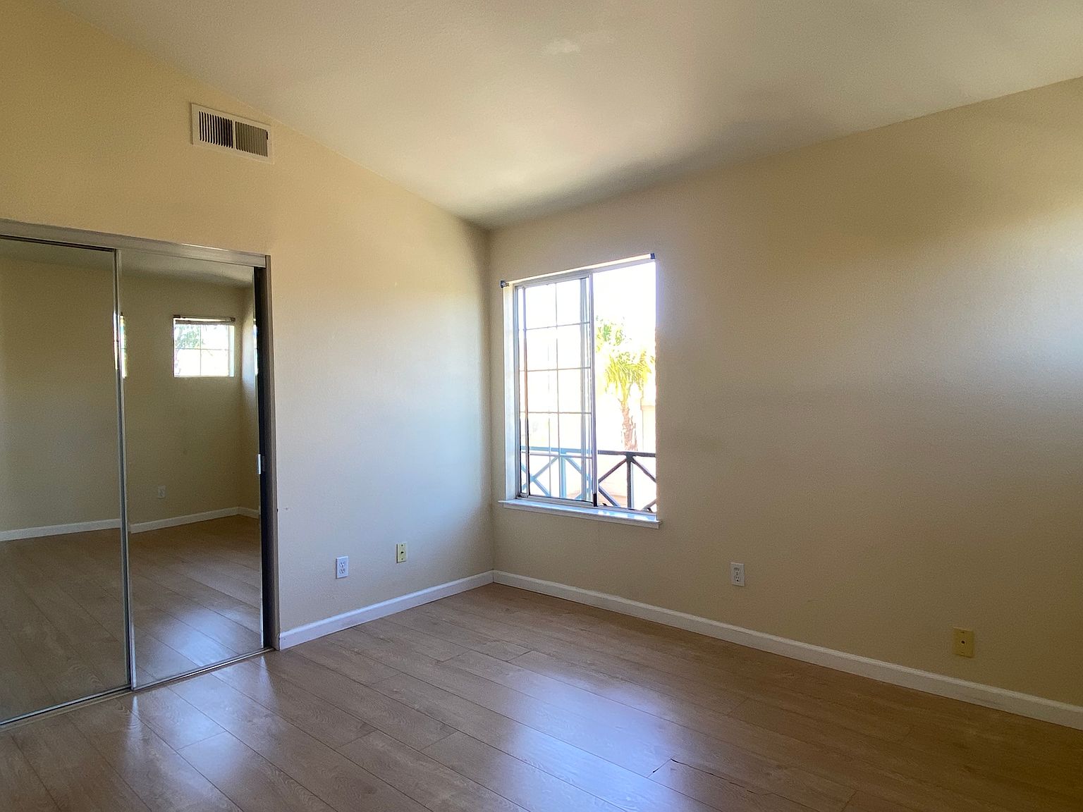 332 Montecito Way photo 3