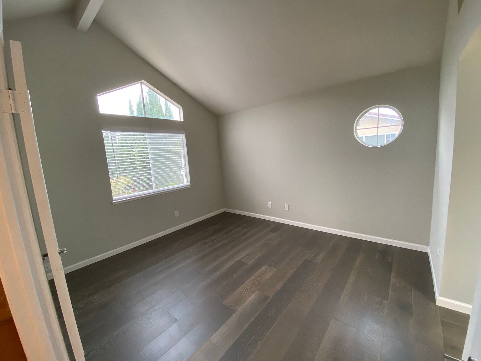 1004 Gordon St photo 2