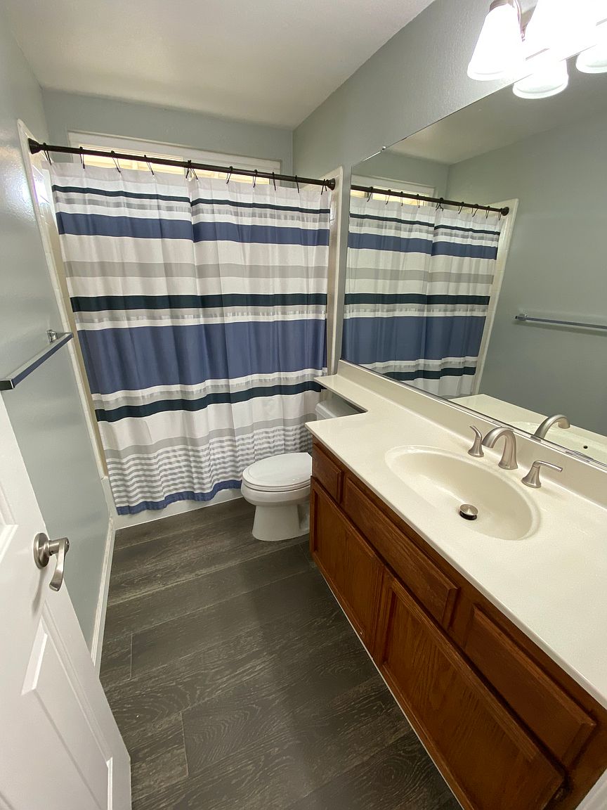 1004 Gordon St photo 5