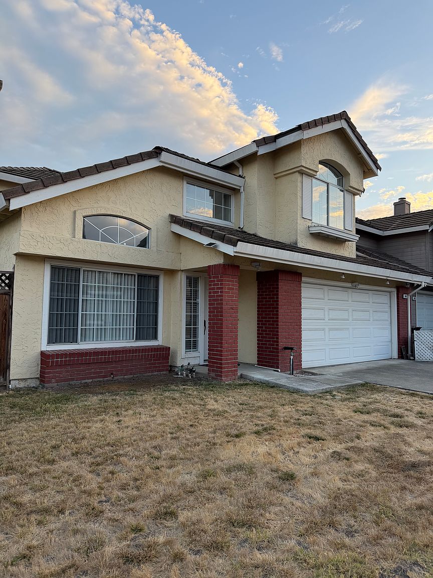 648 Costigan Cir photo 2
