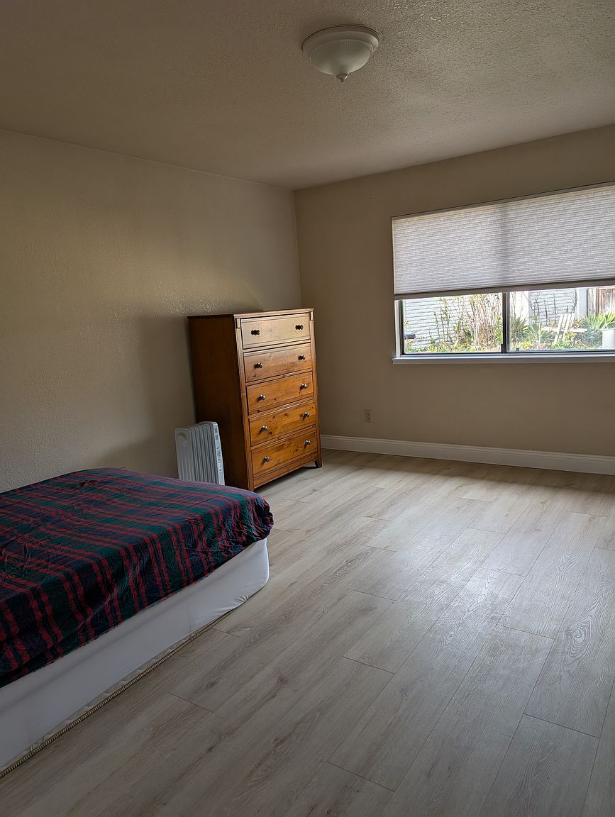 527 Los Pinos Ave photo 3