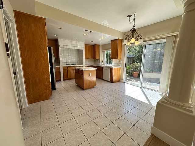 353 Silverlake Ct photo 5