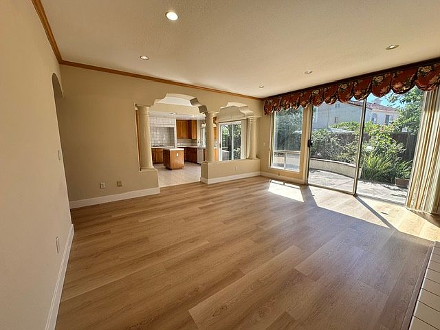 353 Silverlake Ct photo 4