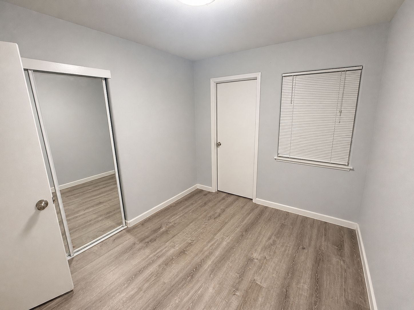 1209 Burdett Way photo 2