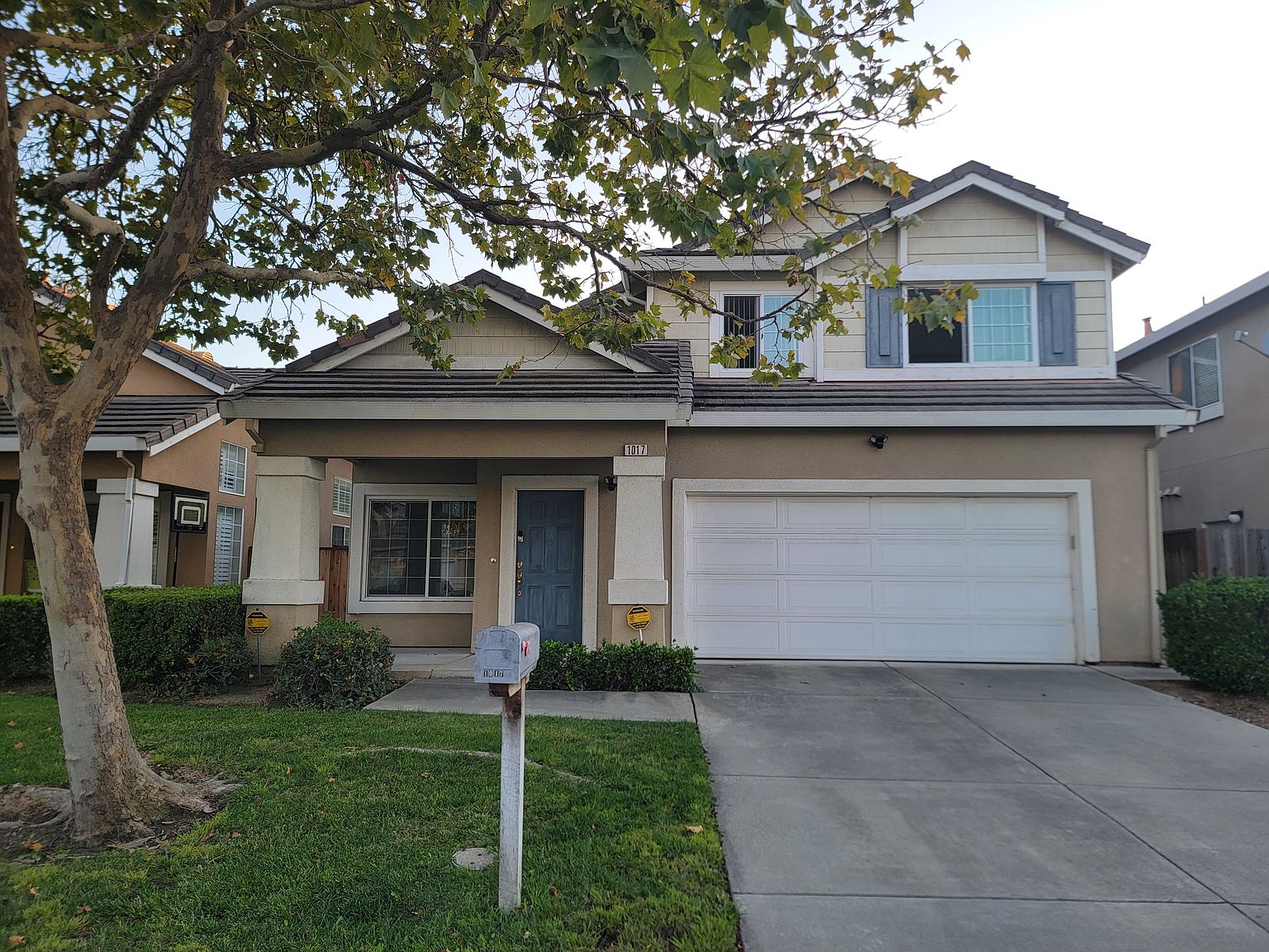 1017 Phoenix Ct photo 2