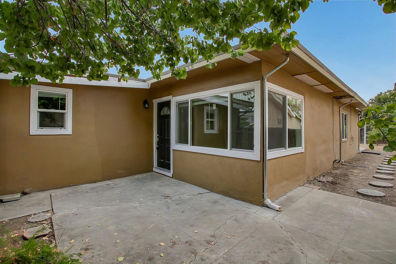 27 Carnegie Dr photo 2