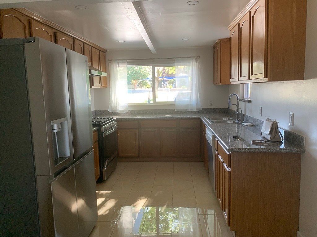 285 Roswell Dr photo 3