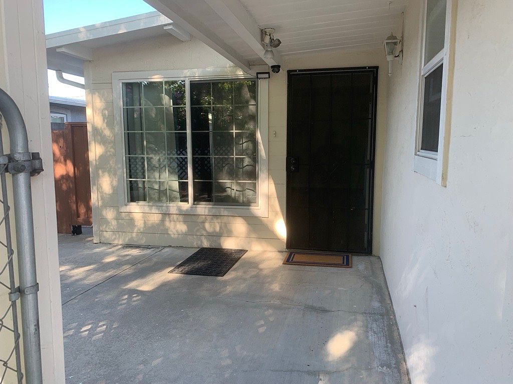 285 Roswell Dr photo 2