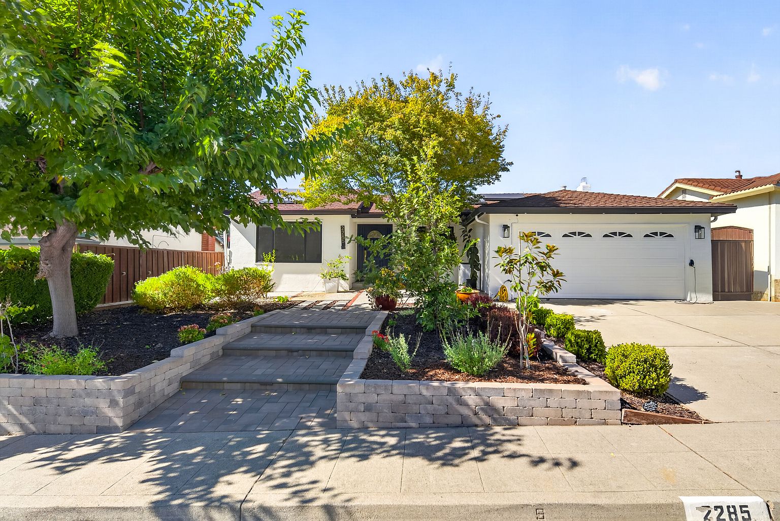 2285 Lacey Dr photo 2
