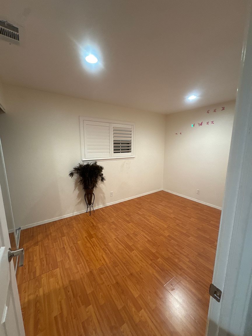 2137 Amberwood Ln photo 2