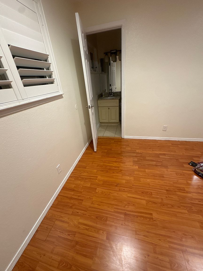 2137 Amberwood Ln photo 3