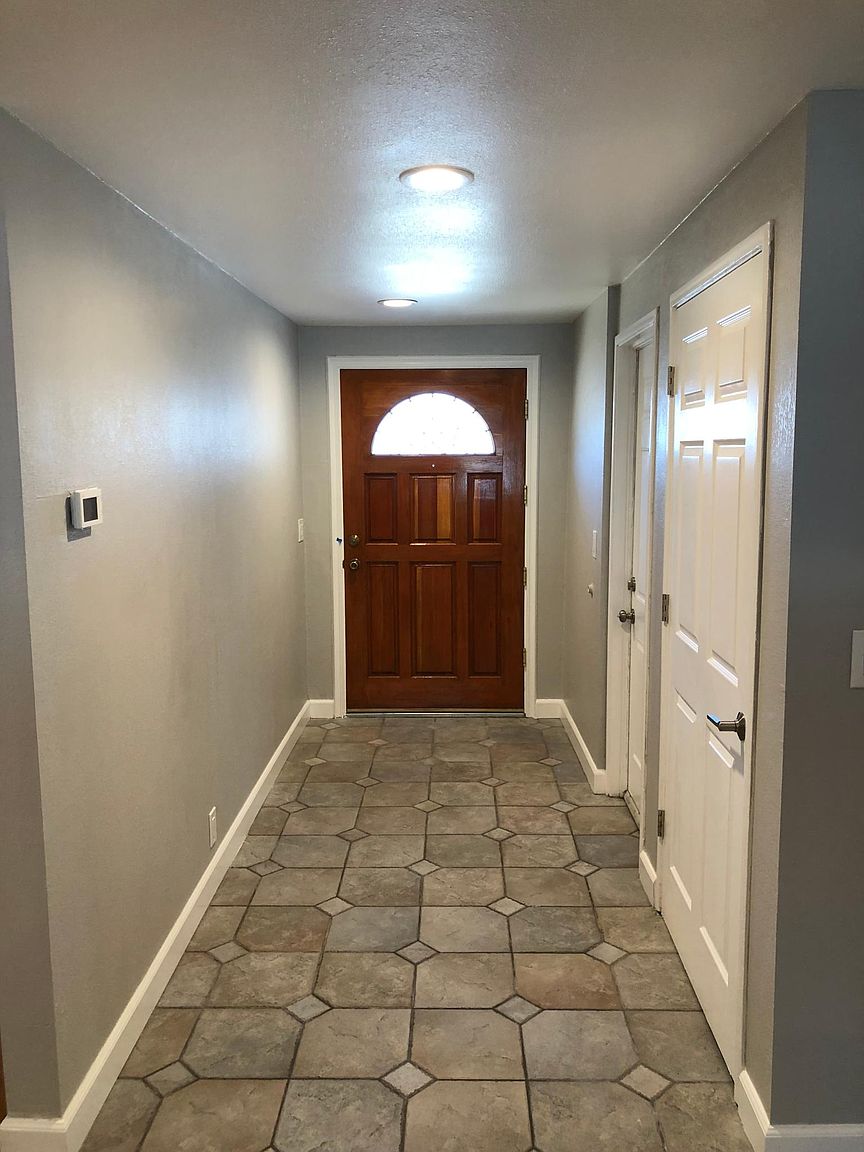580 Bellwood Dr photo 3