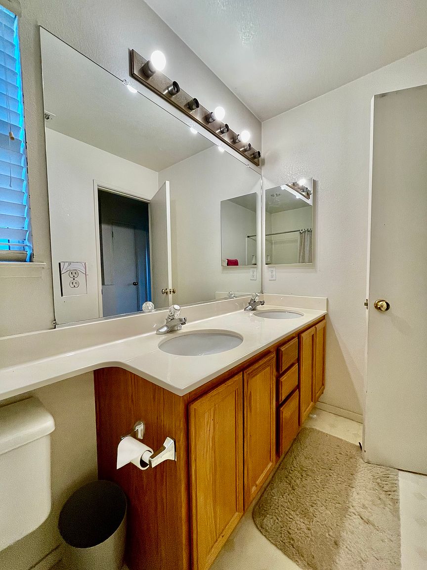 4247 Verdigris Cir photo 2