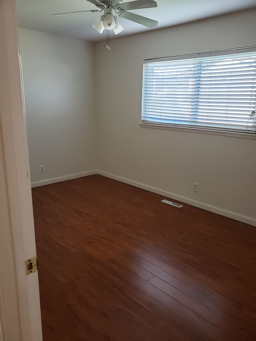 1321 Torrance Ave photo 2