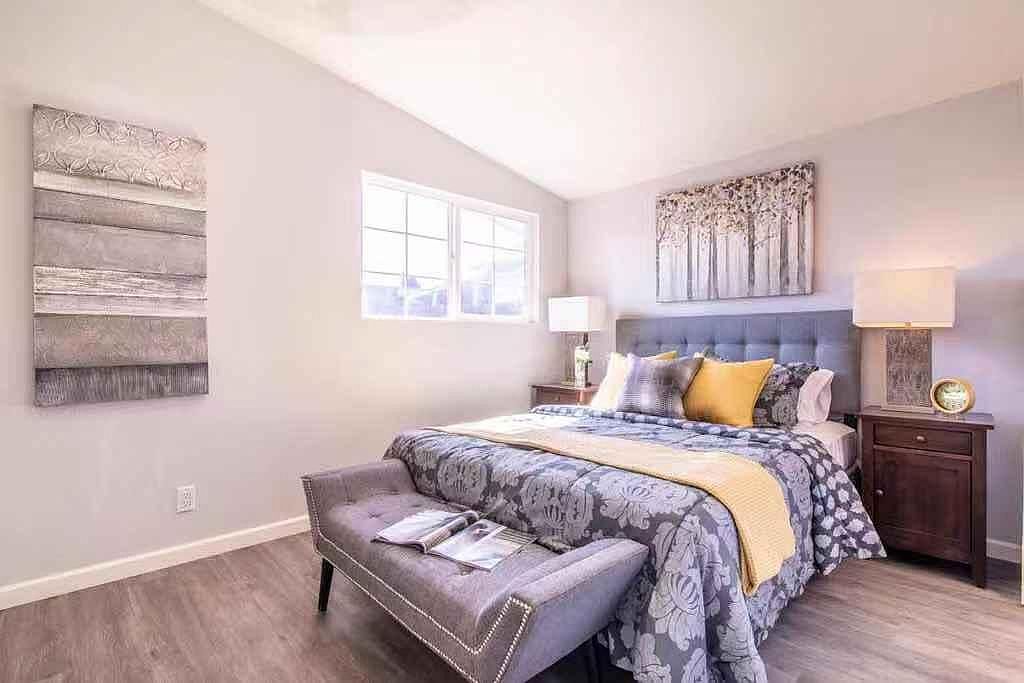 1047 Blazingwood Dr photo 3