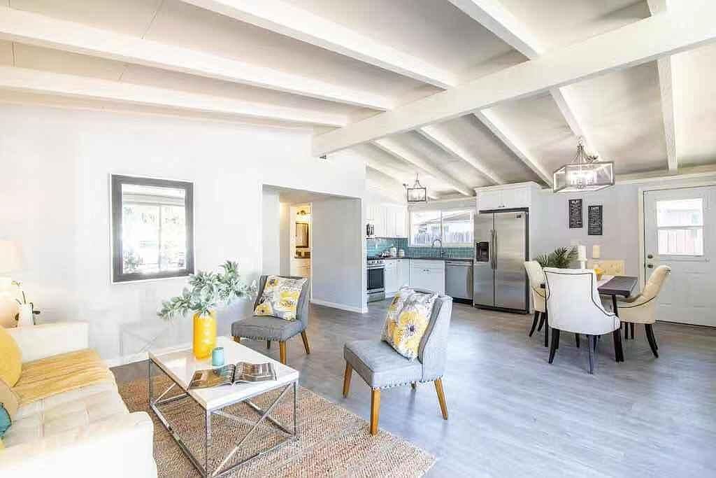 1047 Blazingwood Dr photo 2