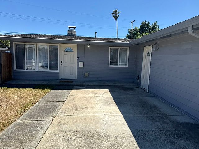 1126 Breezewood Ct photo 2